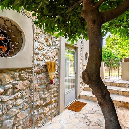 Σπίτι διακοπών In Krk With Outdoor Swimming Pool *